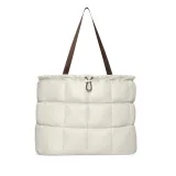 Dámska taška cez rameno NIKE Puffle Tote Bag 2.0 light bone mink brown sail · záber 2