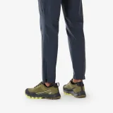 QUECHUA Pánske turistické nohavice MH500 Light tmavosivé L (L34) · záber 2