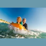 DECATHLON Nafukovací bodyboard tandem žlto-oranžový bez · záber 2