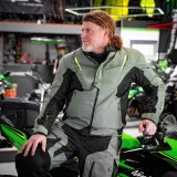 Touringová moto bunda W-TEC Karmal Farba čierno-olivovo zelená, · záber 2