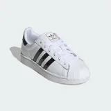 Dámská vycházková obuv ADIDAS ORIGINALS Superstar II W cloud white core black gold metallic · záber 4