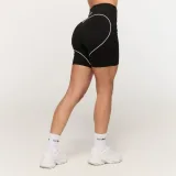 Дамски шорти Varsity Black - GymBeam - Размер: XS | Тегло: 0,1 g | Опаковка: 150 · záber 1