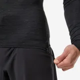 DECATHLON Pánske tričko 900 s UV ochranou a dlhým rukávom čierne M · záber 2