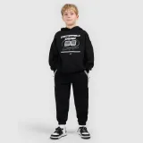 Chlapecké tepláky joggery - černé · záber 1