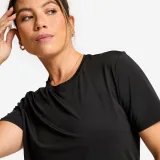 DECATHLON Dámske fitness tričko s krátkymi rukávmi čierne M · záber 2