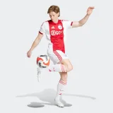 ADIDAS ADIDAS Ajax Amsterdam 25/26 domáci dres červeno-biely M · záber 2