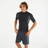 DECATHLON Pánske tričko na surfovanie s ochranou UPF50+ krátky rukáv čierne S · záber 1