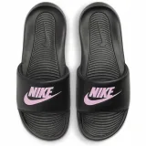 Nike Victori One Slide W - Veľkosť: 43 | Farba: čierna · záber 1