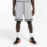 KIPSTA Obojstranné basketbalové šortky SHORT 500 čierne/biele M · záber 1