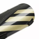 Futbalový chránič ADIDAS TIRO SG TRN J ART 1 · záber 2