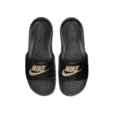 Dámske šlapky (plážová obuv) NIKE Victori One black black metallic red bronze · záber 3