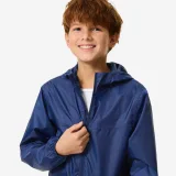 QUECHUA Detská nepremokavá turistická bunda MH100 TW tmavomodrá 7-8 r (123-130 cm) · záber 2