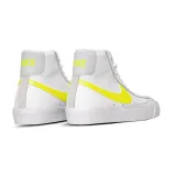 Dámská vycházková obuv NIKE Wmns Blazer Mid 77 white lemon platinum · záber 4