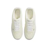 Dámská vycházková obuv NIKE Court Vision Low Next Nature white pale ivory black · záber 4