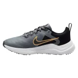Juniorská sportovní obuv (tréninková) NIKE Downshifter 12 cool grey metallic gold black white · záber 2