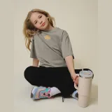 T-shirt loose s potiskem dívčí - béžový · záber 1