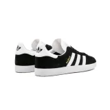 Pánská vycházková obuv ADIDAS ORIGINALS Gazelle M core black white gold met · záber 4