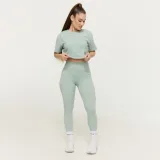 GymBeam Ženski Crop Top Limitless Eucalypt - Veličina: XL | Boja: Zelená | Težina: 0,14 g | Pakiranje: 120 · záber 5