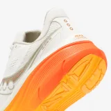 SAUCONY SAUCONY Guide 19 pánska bežecká obuv bielo-oranžová 45 · záber 2