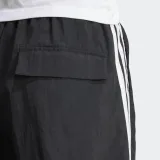 ADIDAS ADIDAS Essential dámske fitness šortky voľný strih čierne L · záber 2