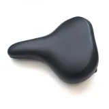 BTWIN Mestské sedlo 210 mm – 270 mm oceľové lyžiny s držadlom bez · záber 1
