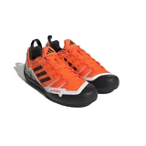 Pánská nízká turistická obuv ADIDAS Terrex Swift Solo 2.0 impact orange core black crystal white · záber 4