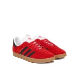 Pánska vychádzková obuv ADIDAS ORIGINALS Gazelle M better scarlet core black cloud white · záber 2
