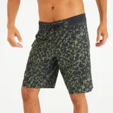 DECATHLON Pánske dlhé boardové šortky 900 Morpho Army zelené S-M · záber 1