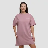 Дамска рокля-тениска Agile T-Shirt Dress Woodrose - GymBeam · záber 1