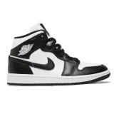 Nike Air Jordan 1 MID Panda - 44 · záber 1