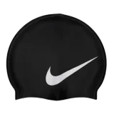 Plavecká čepice NIKE SWIM BIG SWOOSH BLACK-BLACK · záber 1