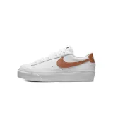 Dámská vycházková obuv NIKE Blazer Low Platform white black sail metallic copper · záber 2