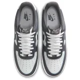Nike Air Force 1 '07 - 42 · záber 10