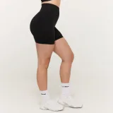 GymBeam Dámské šortky FLO Graphite - Velikost: S | Barva: Čierna | Hmotnost: 0,14 kg | Balení: 140 · záber 3