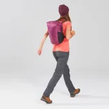 FORCLAZ Skladný a nepremokavý cestovný batoh Travel 20 litrov fialový bez · záber 2