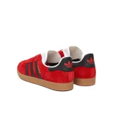 Pánska vychádzková obuv ADIDAS ORIGINALS Gazelle M better scarlet core black cloud white · záber 4