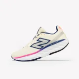 NEW BALANCE NEW BALANCE Fresh Foam 520 V9 dámska bežecká obuv biela UK 7.5 - EU 41 · záber 1