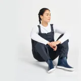 DECATHLON Náprsenkové nohavice 300 na jachting unisex sivé M · záber 2
