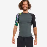 DECATHLON Pánske tričko 500 Camo s UV ochranou krátky rukáv na surfovanie M · záber 1