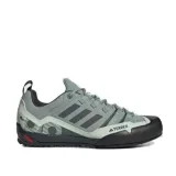 Pánská nízká turistická obuv ADIDAS Terrex Swift Solo 2.0 silver green legend ivy linen green · záber 1