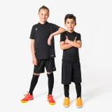 KIPSTA Detské spodné tričko na futbal Keepdry 500 s krátkymi rukávmi čierne 8-9 r (131-140 cm) · záber 1