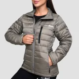 GymBeam Dámská bunda Puffer Vetiver/Black - Velikost: S | Barva: Zelená | Hmotnost: 0,47 kg | Balení: 20 · záber 2