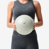DOMYOS Soft lopta na pilates s priemerom 240 mm zelená M · záber 2