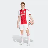 ADIDAS ADIDAS Ajax Amsterdam 25/26 domáci dres červeno-biely M · záber 1