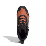 Pánska členková turistická obuv ADIDAS Terrex Skychaser AX5 Mid GTX Clima M core black matte silver semi impact orange · záber 4