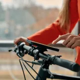 Držiak na telefón na bicykel FIDLOCK VACUUM magnetický držák na telefon na řídíta s utahovacím páskem · záber 4