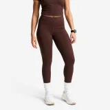 DOMYOS Dámske tvarujúce fitness legíny Shape s vysokým pásom tmavohnedé XS - W26 L30 · záber 1
