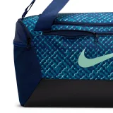 Cestovná taška NIKE NK BRSLA S DUFF - 9.5 AOP FA25 · záber 5