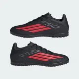 Pánske futbalové kopačky turfy ADIDAS F50 Club M TF core black lucid red core black · záber 5