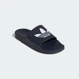 Pánske šlapky (plážová obuv) ADIDAS ORIGINALS Adilette OG CF M collegiate navy cloud white collegiate navy - Farba: biela | Pohlavie: Muzi · záber 2